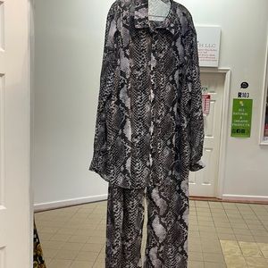 Fashion Nova 2pc pants and blouse. Size 3X